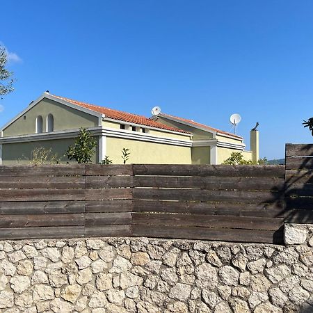 Mavres Luxury Loft Apartment Agios Matthaios  Exterior photo